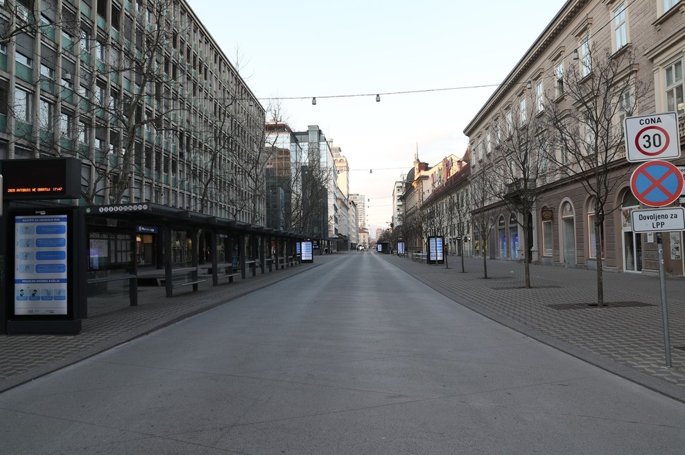 V Sloveniji od sobote 31 dodatnih okužb z novim koronavirusom (foto: profimedia)