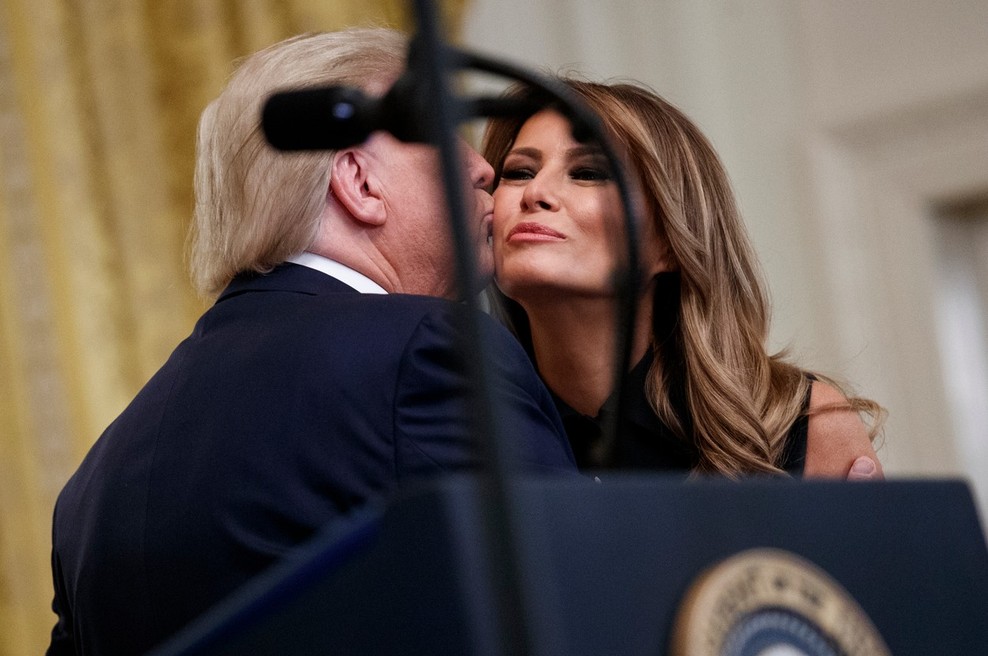 Donald Trump s kriznimi ukrepi, test za koronavirus Melanie Trump negativen (foto: profimedia)