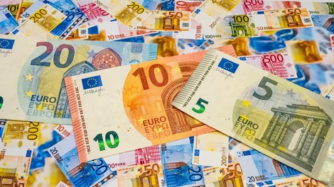 Država bo vsaj do konca maja krila prispevke za čakajoče na delo