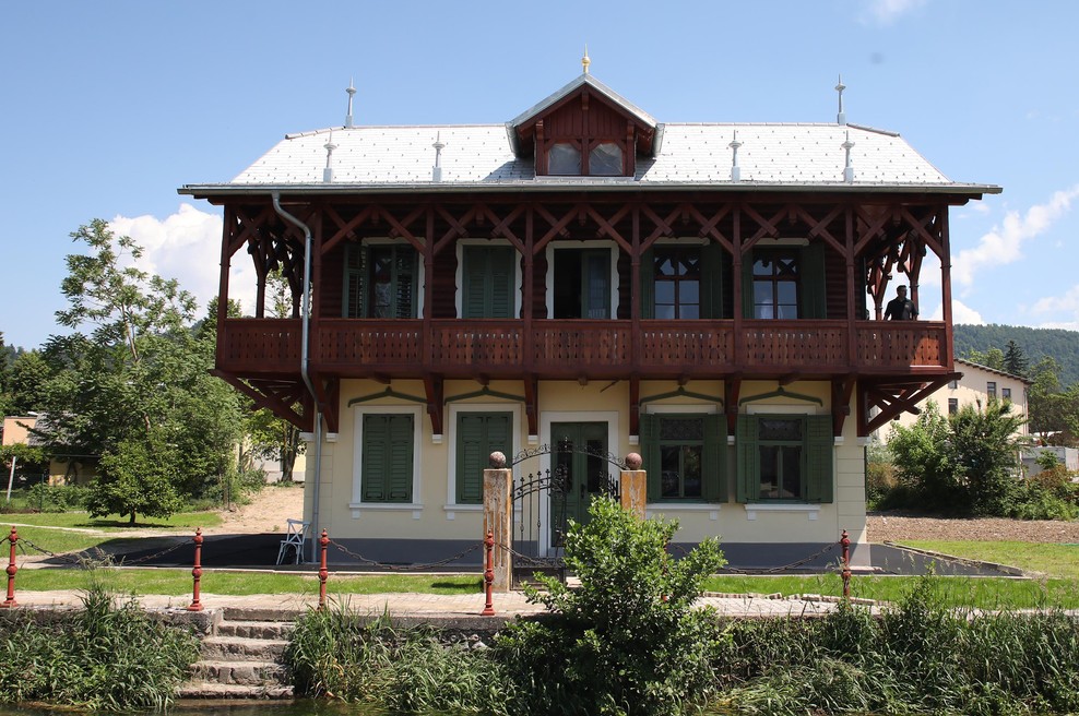 Ruska dača - zgled uspešne izvedbe ukrepov za ohranjanje kulturnih spomenikov (foto: KamienKomunikacije Press)