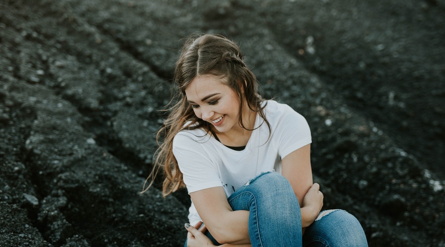 Zakaj je z občutkom jeze lažje živeti, kot pa z občutkom lastne nevrednosti? (piše: Alenka Lanz) (foto: Unsplash)