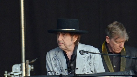 Bob Dylan je izdal slabih 17 minut dolgo skladbo o Kennedyjevem umoru