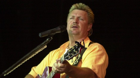 Zaradi koronavirusa umrl Joe Diffie, John Prine pa je v kritičnem stanju