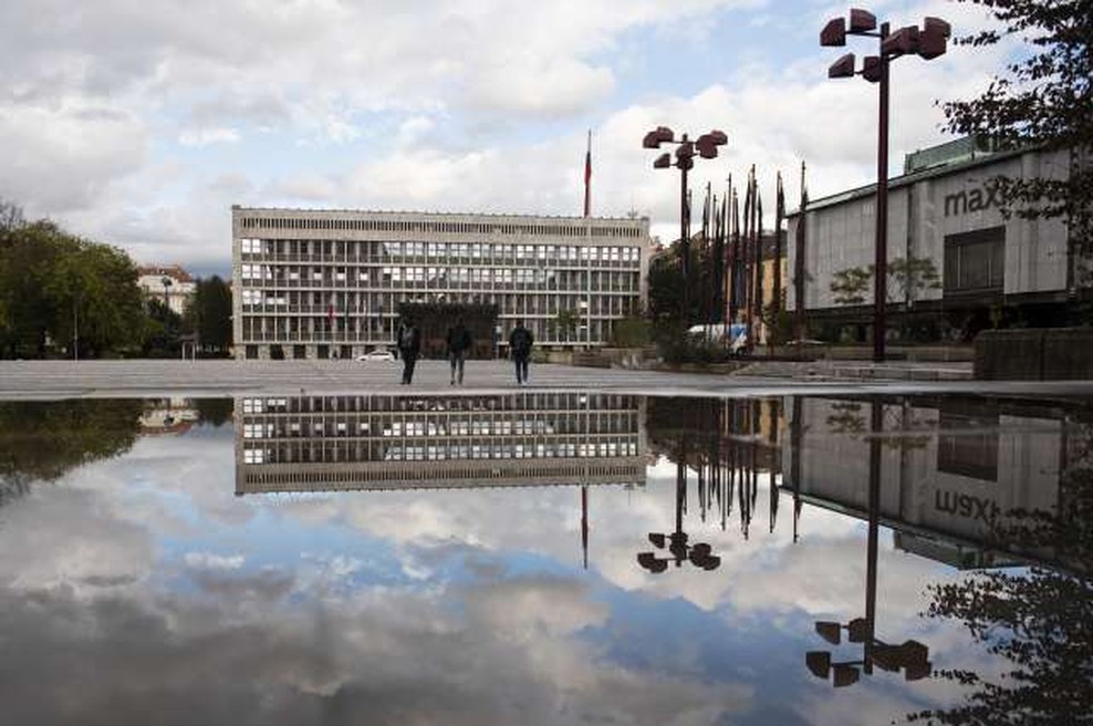 DZ potrdil paket ukrepov za pomoč ob epidemiji (foto: Bor Slana/STA)