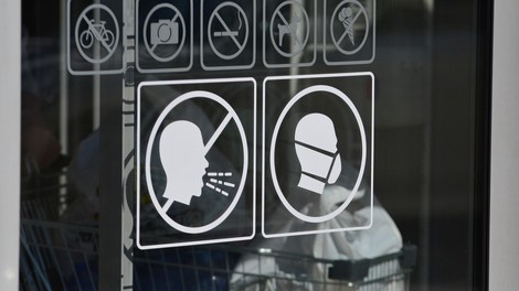 Pandemija po svetu zahtevala že več kot 70.000 življenj