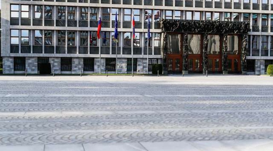 DZ s 66 glasovi za in osem proti podprl predlog referendumske novele (foto: STA)