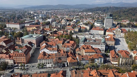 Okužb z novim koronavirusom 1055, do zdaj umrlo 36 ljudi