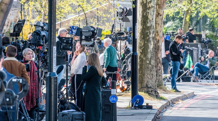 Zdravstveno stanje Borisa Johnsona je stabilno, svet čaka še nekaj hudih tednov (foto: profimedia)