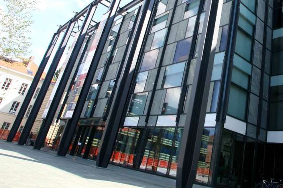 450 šal na račun koronavirusa že v zbirki etnografskega muzeja (foto: Stanko Gruden/STA)