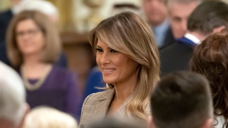 Melania Trump razposlala 25 tisoč spominskih velikonočnih jajc