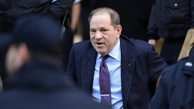 
                            Losangeleški tožilci so začeli postopek za izročitev Harveyja Weinsteina (foto: profimedia)