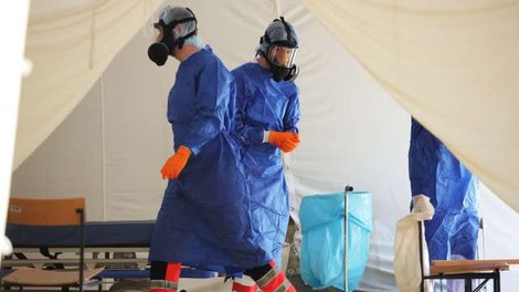 Med prazniki se je rast okužb v Sloveniji nekoliko umirila