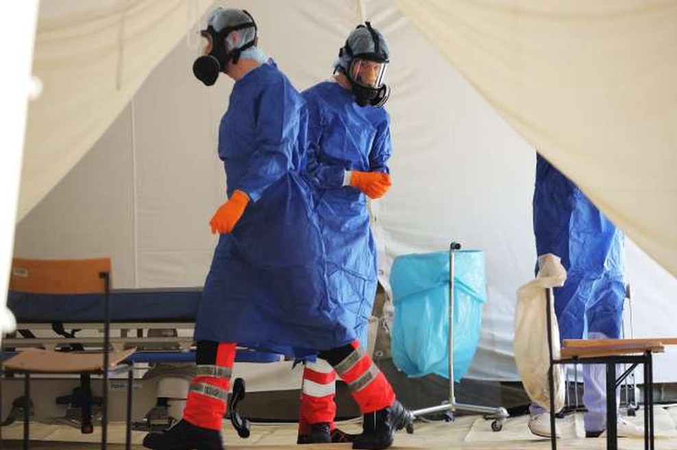 Med prazniki se je rast okužb v Sloveniji nekoliko umirila (foto: STA/Daniel Novakovič)