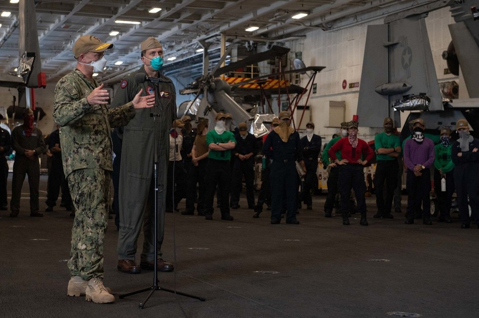 Na ameriški letalonosilki Theodore Roosevelt 550 okuženih (foto: profimedia)