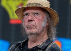 Neil Young z novo različico skladbe Shut It Down na temo koronavirusa