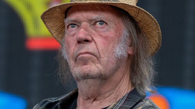 Neil Young z novo različico skladbe Shut It Down na temo koronavirusa (foto: Profimedia)