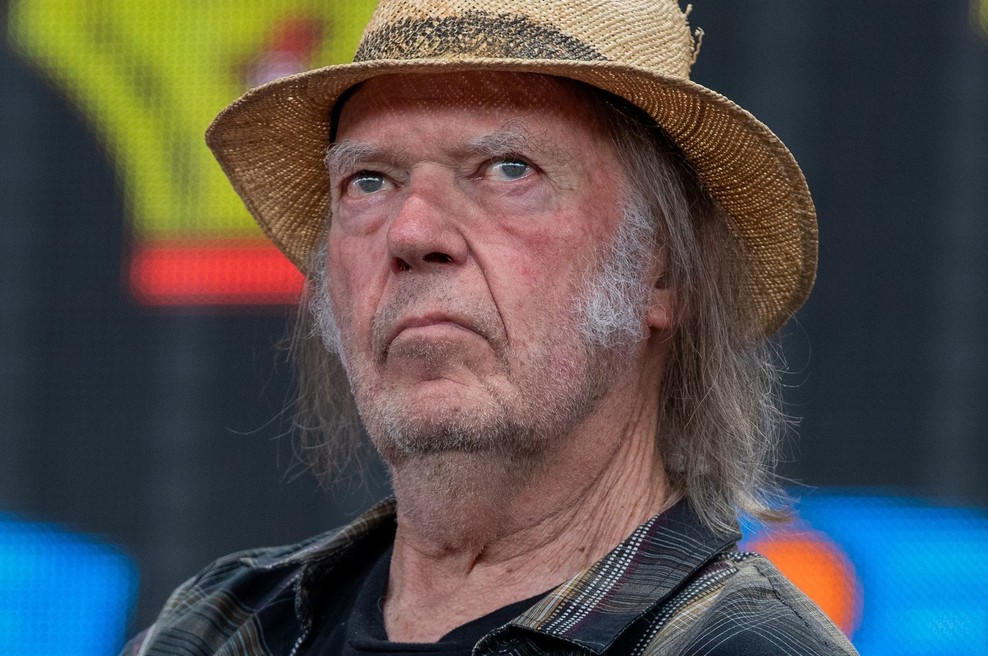 Neil Young z novo različico skladbe Shut It Down na temo koronavirusa (foto: Profimedia)