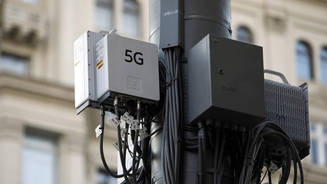 Facebook z agresivnimi ukrepi nad lažne novice o koronavirusu in 5G