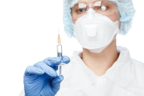 Farmacevtska giganta bosta združila moči pri izdelavi cepiva proti covidu-19