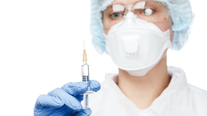 Farmacevtska giganta bosta združila moči pri izdelavi cepiva proti covidu-19 (foto: Profimedia)