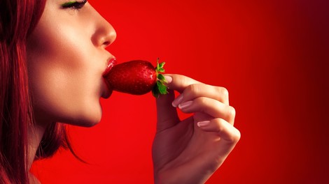 Ste vedeli, da ženske na leto 'pojedo' kar 20 gramov šminke na leto?