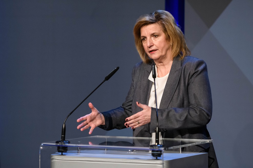 Po besedah Bojane Beović je epidemija pod nadzorom, zato lahko postopno vzpostavimo javno življenje (foto: STA/Nebojša Tejić)