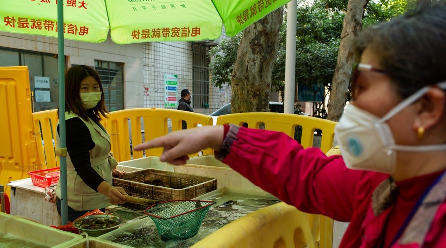 V Wuhanu ponovno prešteli žrtve koronavirusa in število zvišali za polovico (foto: profimedia)