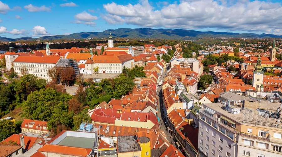 V Zagrebu moški skozi strop padel v stanovanje (foto: Profimedia)