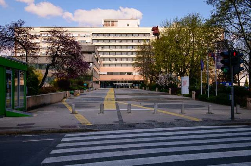 Iz UKC Ljubljana ukradli zaščitno opremo (foto: Nebojša Tejić/STA)