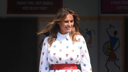 Melania Trump navdušila s pomladno modno kombinacijo