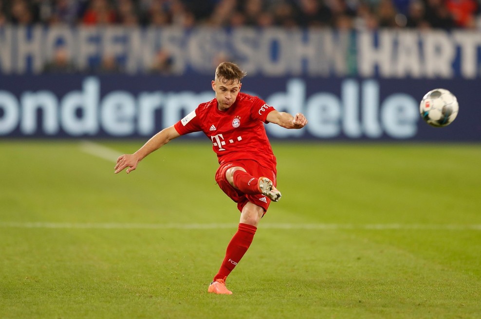 Navijaški šali nemškega kluba Bayern so postali zaščitne obrazne maske (foto: profimedia)