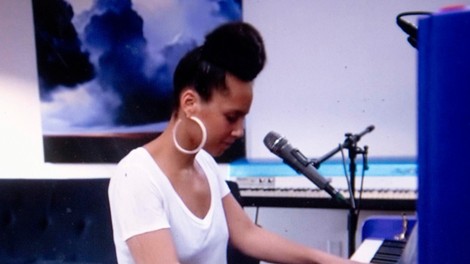 Alicia Keys posvetila pesem vsem nevidnim junakom, ki se borijo proti koronavirusu