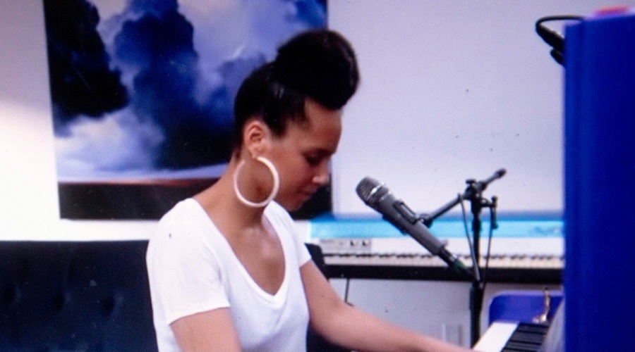 Alicia Keys posvetila pesem vsem nevidnim junakom, ki se borijo proti koronavirusu (foto: profimedia)
