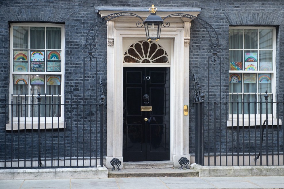 Premier Boris Johnson od ponedeljka naprej spet na delovnem mestu (foto: profimedia)