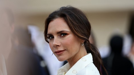 Pravijo, da je "hladna kot špricer", a ob obletnici poroke Victoria Beckham na svoj račun zbija šale