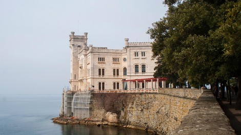 Na poti v Trst bolniška ladja za okužene s koronavirusom