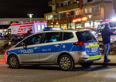 V nemškem mestu Hanau je skupina moških z noži napadla mimoidoče