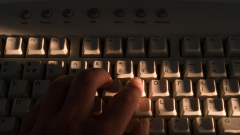 Policisti so med epidemijo zabeležili porast otroške pornografije na spletu