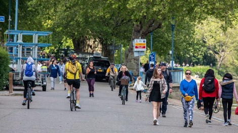 Novorojeni sin britanskega premierja dobil ime po zdravnikih, ki sta ozdravila bolnega očeta