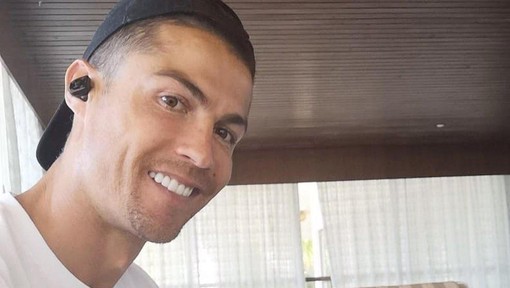 Cristiano Ronaldo mami podaril avto za 100.000 evrov
