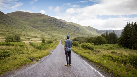 Konec karantene in ljudje so zopet ujeti v stare navade in vzorce...