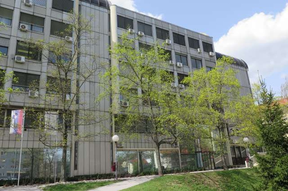 V mariborskem zdravstvenem domu na voljo samoplačniško testiranje (foto: Andreja Seršen Dobaj/STA)
