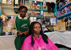 V Keniji so si frizerji izmislili "koronavirusno" pričesko