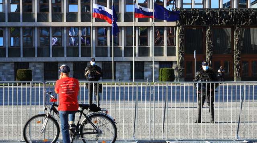 Več tisoč protestnikov na kolesih po Ljubljani, v Mariboru in Celju (foto: Daniel Novakovič/STA)