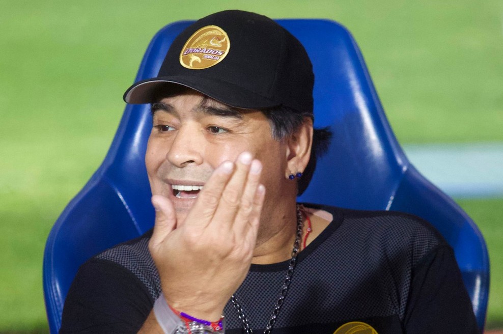 Maradona s podpisom majice priskrbel 100 kg hrane in nekaj mask za revne (foto: profimedia)