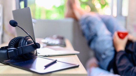 Internet nas je v bistvu le še bolj izoliral od drugače mislečih (piše: Darjo Hrib)
