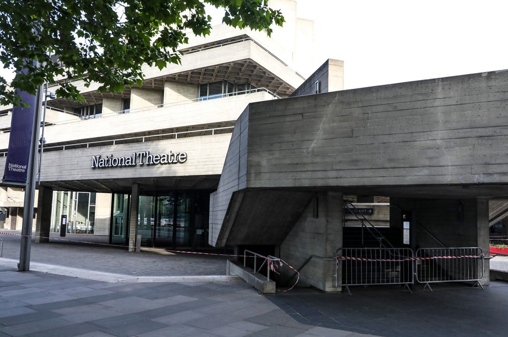 Narodno gledališče v Londonu je igralcem ponudilo plačilo za predstave na spletu (foto: profimedia)