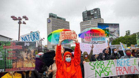 PROTEST: Narava ne pripada politikom! Slovenci NARAVE NE DAMO!