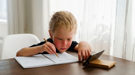 Po dobrih dveh mesecih se bodo jutri spet odprla vrata vrtcev in šol
