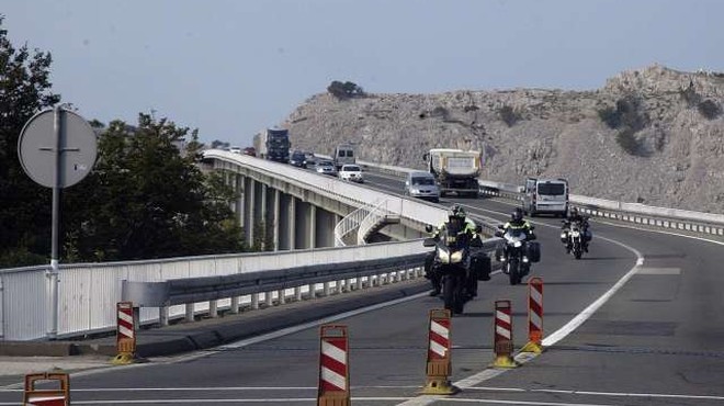 Hrvaška namerava uvesti brezplačno mostnino za otok Krk (foto: Hina/STA)